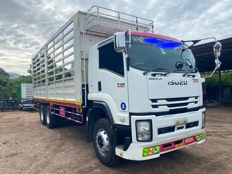 Isuzu FVM 240 เเรง  เพลาเดียว 7.8เมตรปี 61 ราคา 1,300,000 บาท 