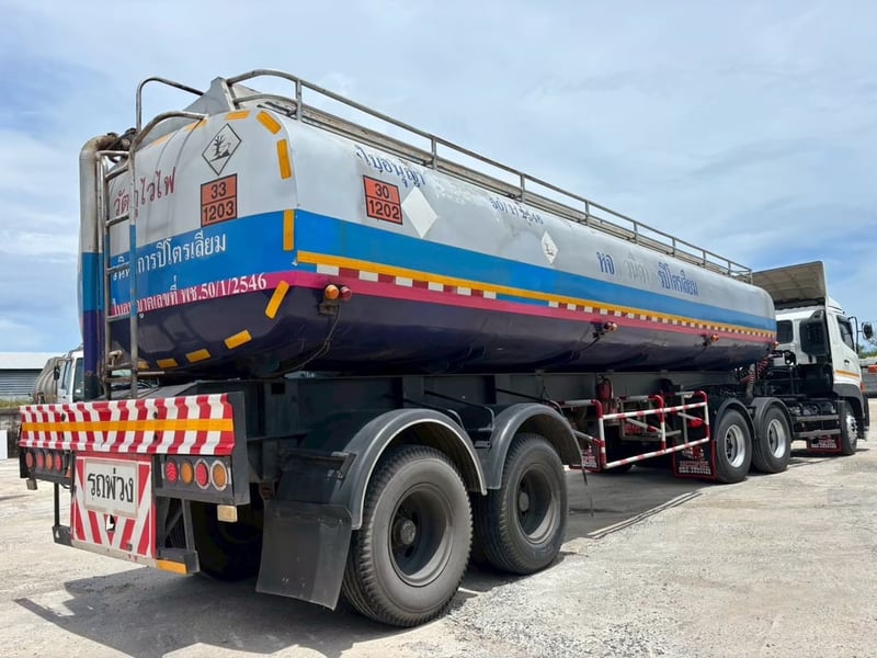 หางแท็งค์น้ำมัน 2 เพลา ปี40 ราคา 250,000 บาท 