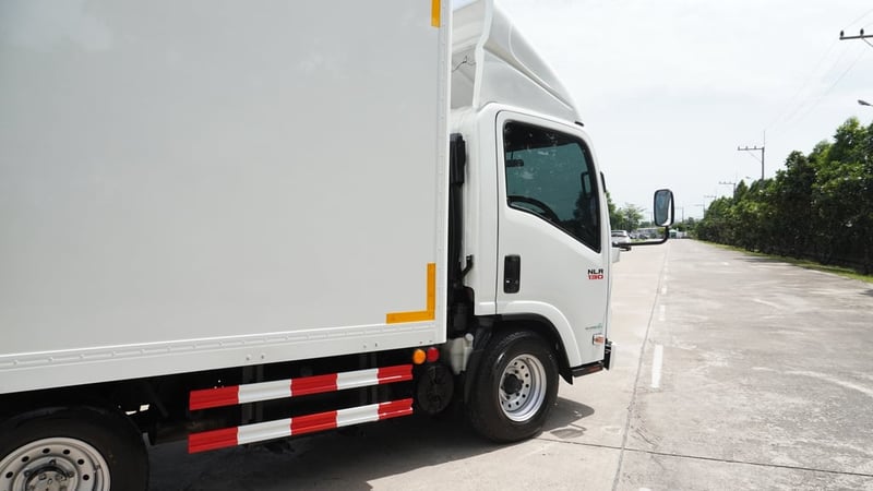 ISUZU NLR130 ปี57 ตู้ทึบ