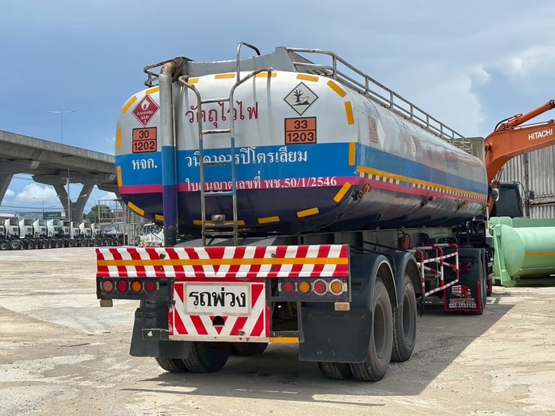 หางแท็งค์น้ำมัน 2 เพลา ปี40 ราคา 250,000 บาท 