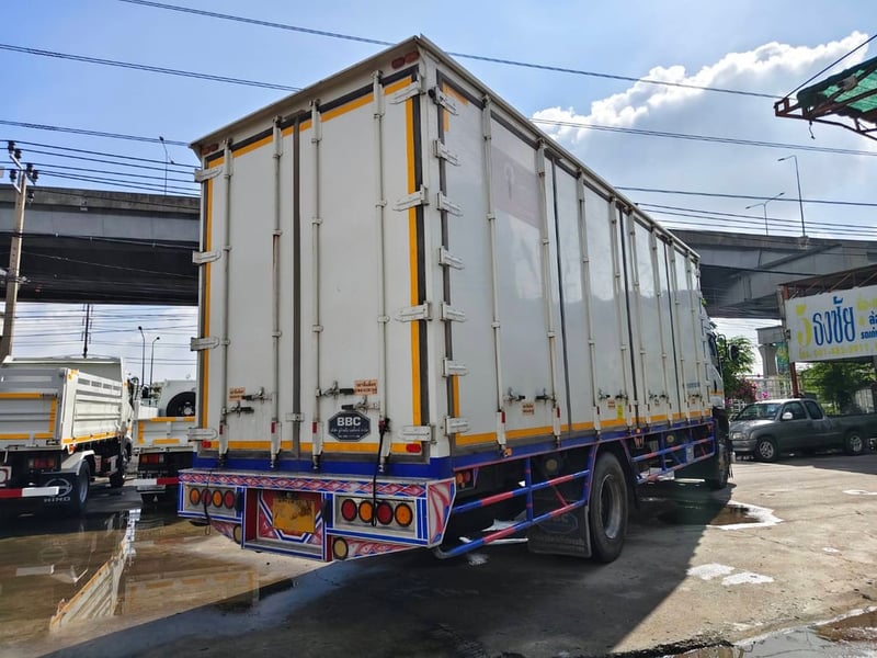 ISUZU FTR 240 ปี2565 ตู้ 10 บาน ISUZU FTR 240 ปี2565 ตู้ 10 บาน