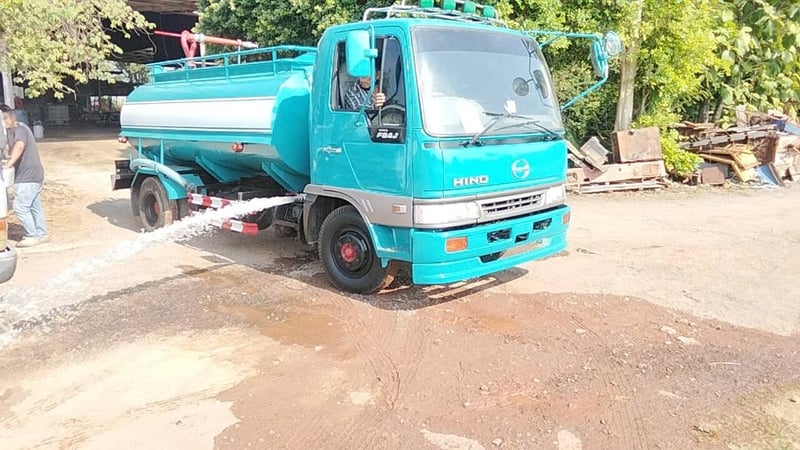 Hino 6 ล้อ FB4j150 ยูโร1 ปี40 รถน้ำ Hino 6 ล้อ FB4j150 ยูโร1 ปี40 รถน้ำ