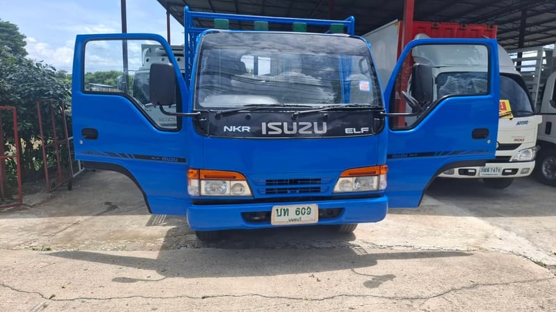 Isuzu NKR รถปี48 มีลิฟท้าย กระบะยาว3.50 ม. กระบะกว้าง 1.84 ม. Isuzu NKR รถปี48 มีลิฟท้าย กระบะยาว3.50 ม. กระบะกว้าง 1.84 ม.