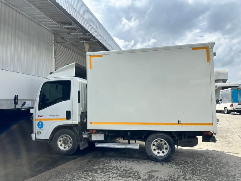 Isuzu NLR 4 ล้อตู้ทึบ ปี64 ไมล์แสนนิดๆ (เจ้าของขายเอง)
