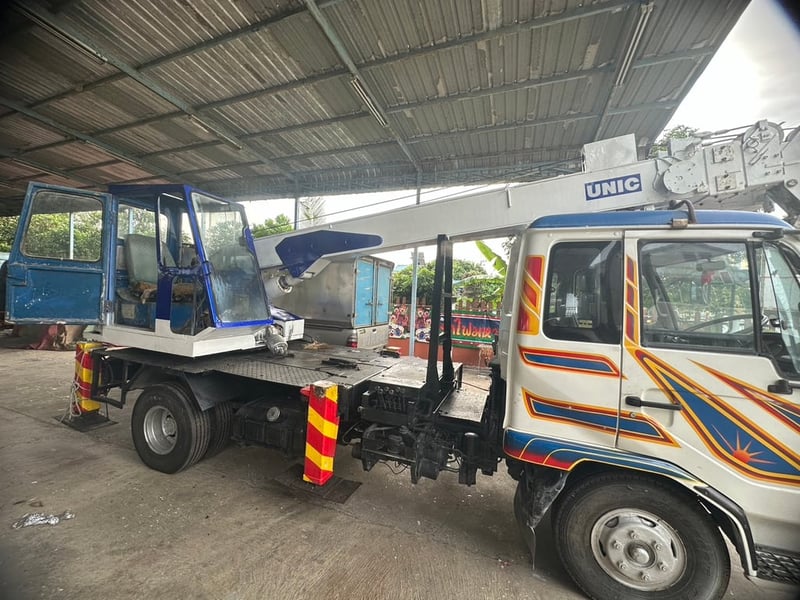 Nissan 6 ล้อเครน 7 ตัน  ราคา  550,000