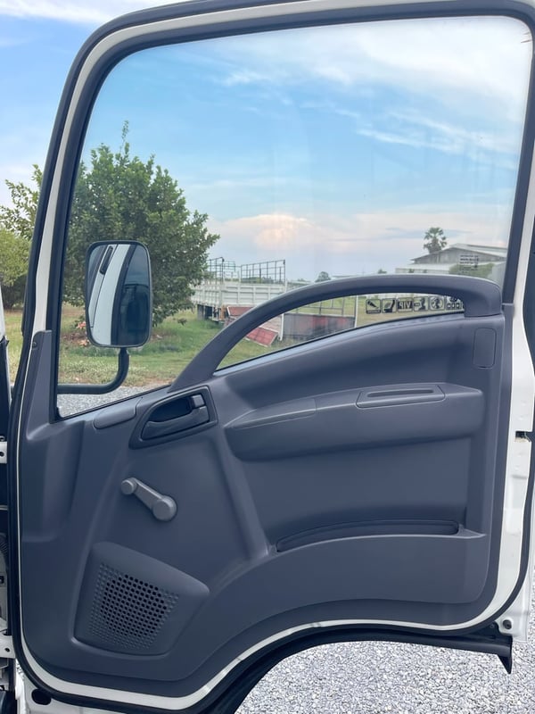  ISUZU NLR 130 แรงเทอร์โบ 4 ล้อ 2 แถวพร้อมที่นั่งรถห้างแท้ ปี 2560  