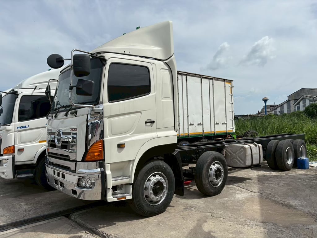 12ล้อฮีโน่ซีรีย์700เพลาเดียวหัวแชสซี (เงินสด)