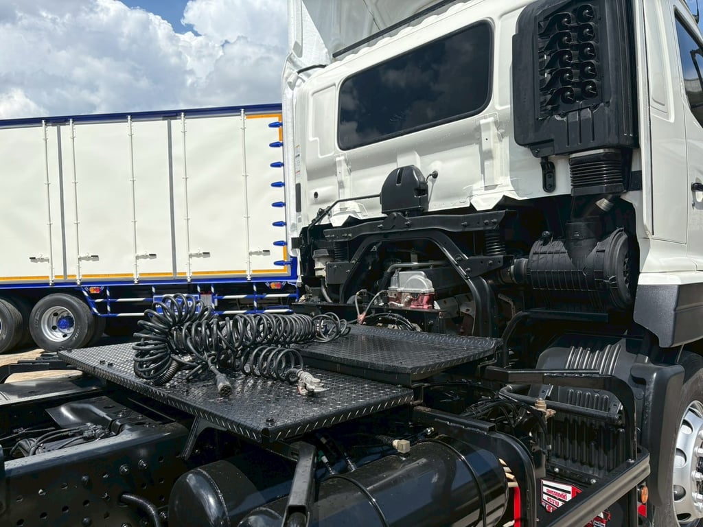 หัวลาก Hino Victor 344 ปี 61 ราคา 1,480,000 บาท