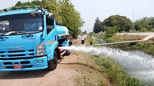 Isuzu FRR210 6 ล้อ รถน้ำ ปี 53 รถน้ำ 6,000 ลิตร Isuzu FRR210 6 ล้อ รถน้ำ ปี 53 รถน้ำ 6,000 ลิตร