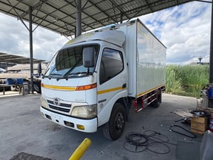 HINO XZU 136 ปี 53 ตู้2บาน 