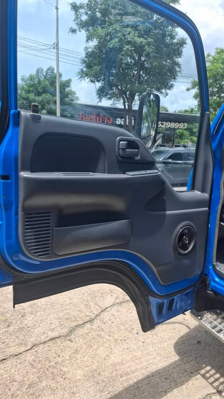 Isuzu NKR รถปี48 มีลิฟท้าย กระบะยาว3.50 ม. กระบะกว้าง 1.84 ม. Isuzu NKR รถปี48 มีลิฟท้าย กระบะยาว3.50 ม. กระบะกว้าง 1.84 ม.