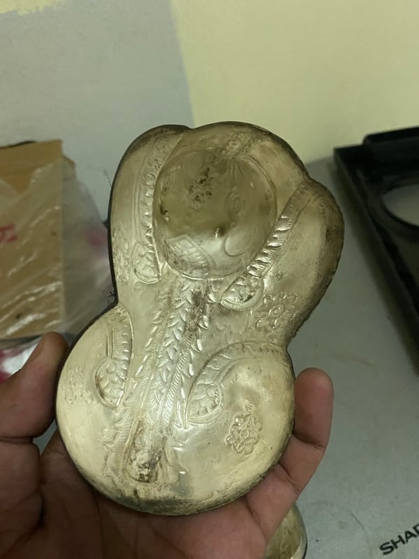 งานทำมือตีขึ้นรูปทองเหลืองโบราณอายุเกือบร้อยปีจากอีสาน เป็นผอบ ทองเหลืองรูปกระต่าย ตอกดุนลายไทยด้วยมือทั้งหมด อุบลราชธานี งานทำมือตีขึ้นรูปทองเหลืองโบราณอายุเกือบร้อยปีจากอีสาน เป็นผอบ ทองเหลืองรูปกระต่าย ตอกดุนลายไทยด้วยมือทั้งหมด อุบลราชธานี