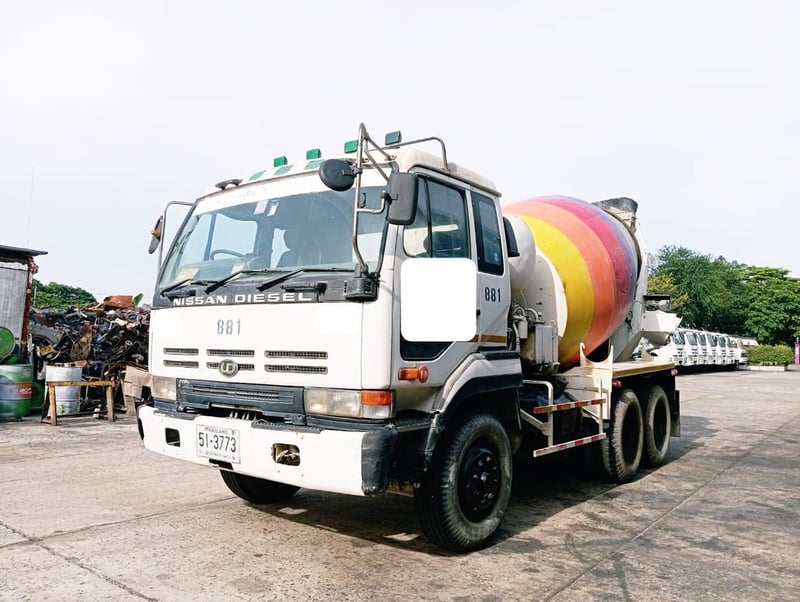 #881 NISSAN CW53H 275แรงม้า รถบรรทุก โม่ผสมปูน ปี2012
