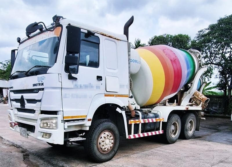 #817 SINOTRUK ZZ1257N3247C 340แรงม้า รถบรรทุก รถโม่ผสมปูน ปี2014