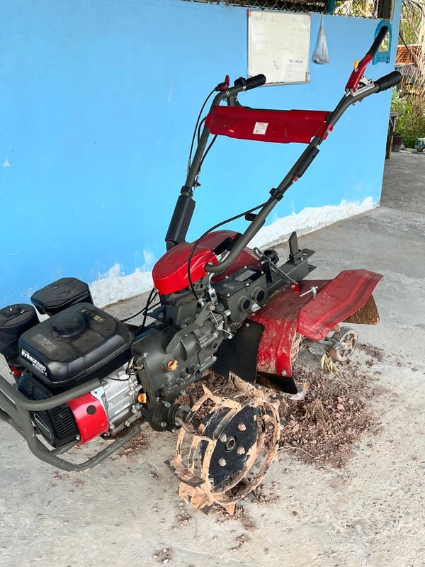 รถไถพรวนดิน 