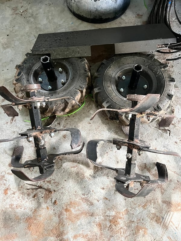 รถไถพรวนดิน 