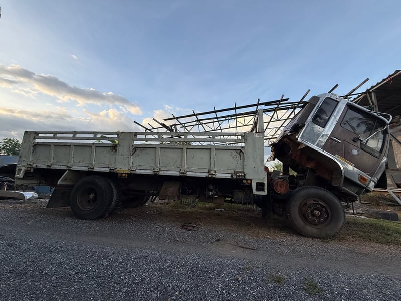 ขาย HINO สิงห์ไฮเทค 195 แรง ขาย HINO สิงห์ไฮเทค 195 แรง