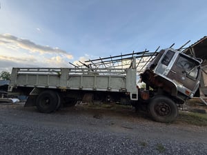 ขาย HINO สิงห์ไฮเทค 195 แรง ขาย HINO สิงห์ไฮเทค 195 แรง