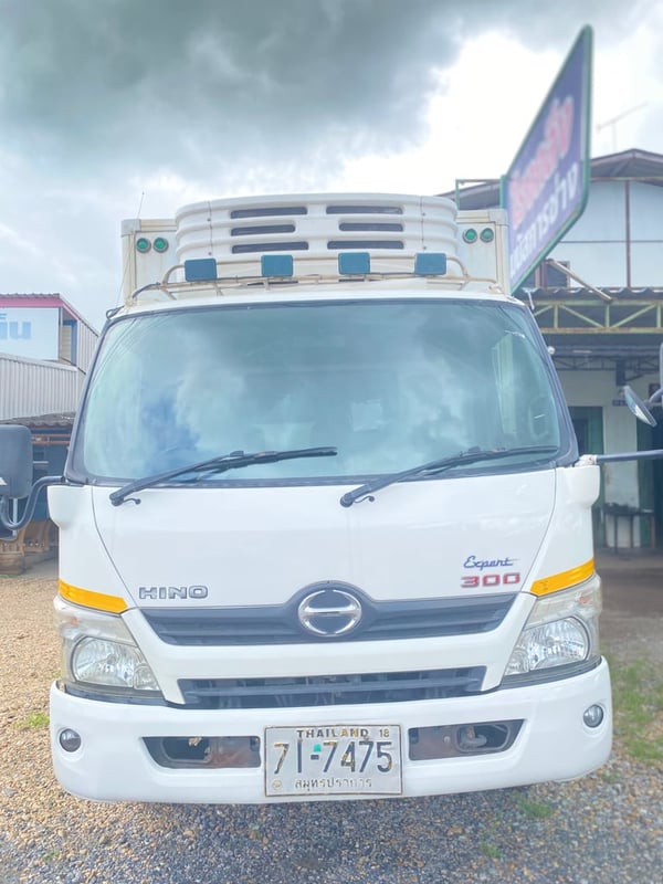 ขาย รถบรรทุกตู้เย็น 6ล้อ ฮีโน่ รุ่นExpert300