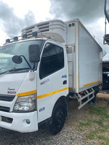 ขาย รถบรรทุกตู้เย็น 6ล้อ ฮีโน่ รุ่นExpert300