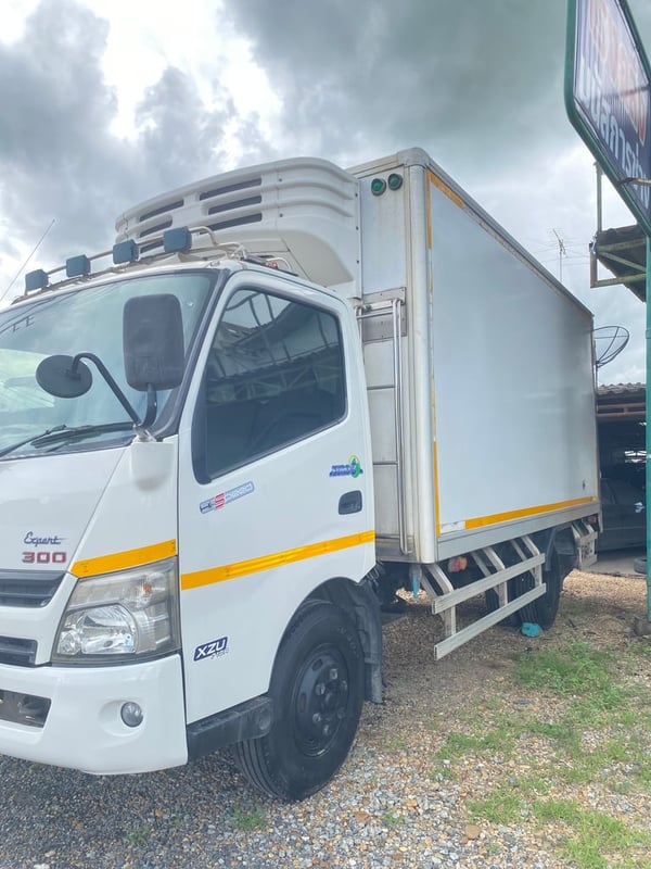 ขาย รถบรรทุกตู้เย็น 6ล้อ ฮีโน่ รุ่นExpert300