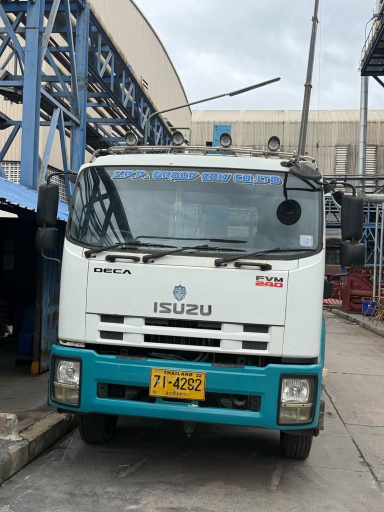 ISUZU FVM 240แรงม้า รถบรรทุก 10ล้อ กระบะเหล็กติดเครน ปี2010