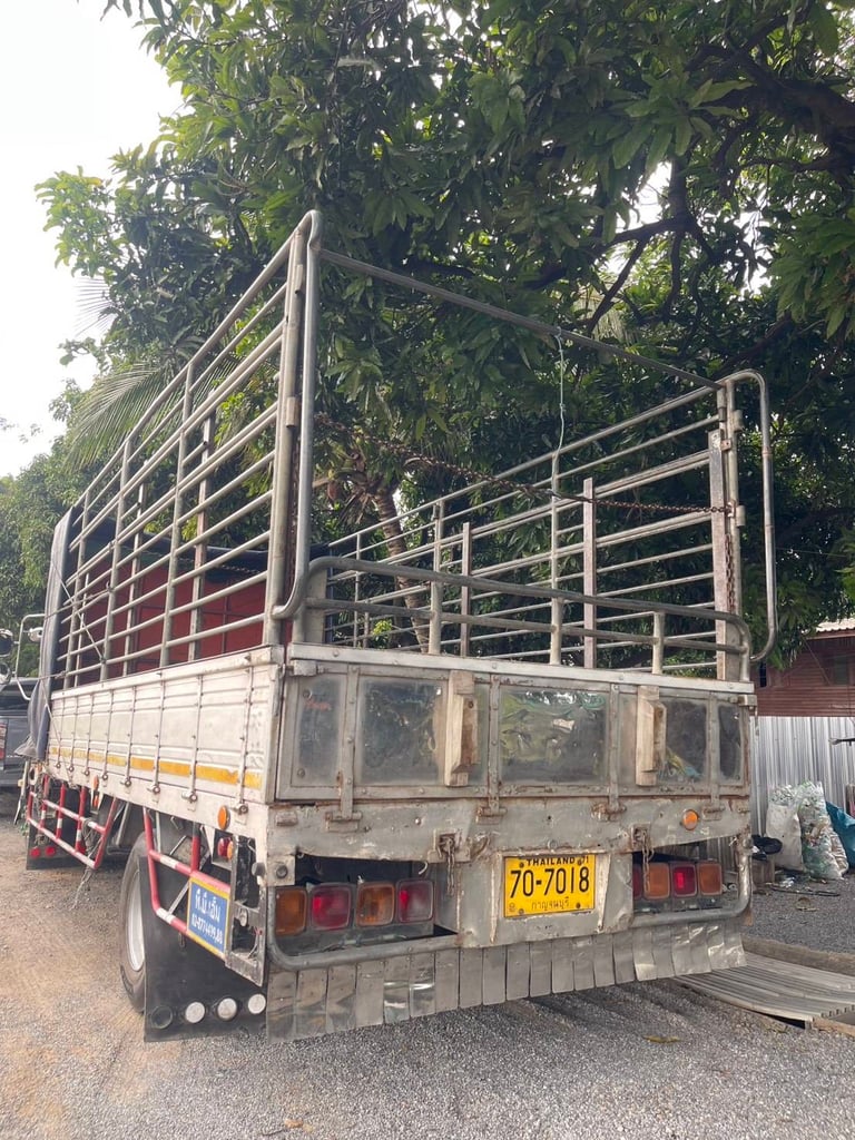 ISUZU FRR 190แรงม้า รถบรรทุก 6ล้อ กระบะคอกสูง ปี2013 เลขไมล์ 251,153 กม. ISUZU FRR 190แรงม้า รถบรรทุก 6ล้อ กระบะคอกสูง ปี2013 เลขไมล์ 251,153 กม.