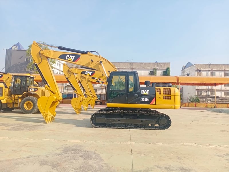 รถขุด CAT 320D2 SN.TDZ-00894 มือสอง พร้อมใช้งาน สนใจติดต่อ ปิ่น ศุภสุตา 089-925-7129