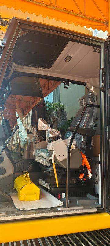 รถขุด CAT 313GC NEW สนใจติดต่อ ปิ่น ศุภสุตา 089-925-7129