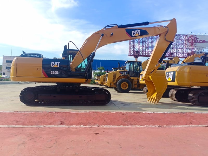 รถขุด CAT รุ่น 320D2 SN.TDZ-010XX  มือสอง สนใจติดต่อ ปิ่น ศุภสุตา 089-925-7129