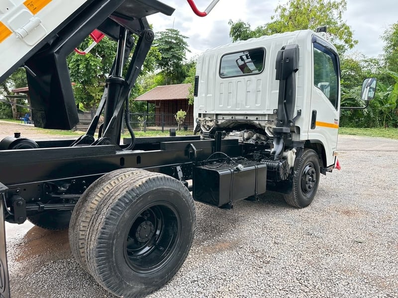 ISUZU NMR 130แรงม้า รถบรรทุก 6ล้อ ดั้มพ์ ปี2019