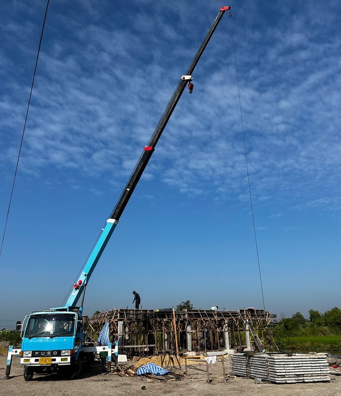 ขายเครนkato7ตัน มีเล่มทะเบียน