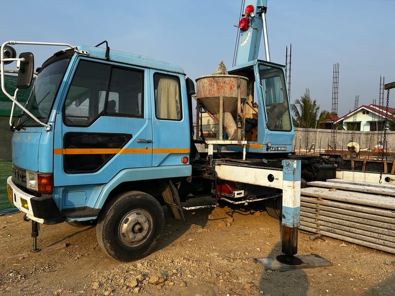 ขายเครนkato7ตัน มีเล่มทะเบียน