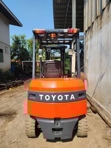  ขายด่วนน!! รถยกไฟฟ้า TOYOTA-7FB25T เสา 4.7 เมตร เกียร์ ออโต้