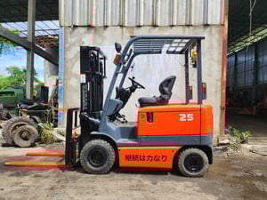 ขายด่วนน!! รถยก TOYOTA 2.5 ตัน เสา 3 เมตร