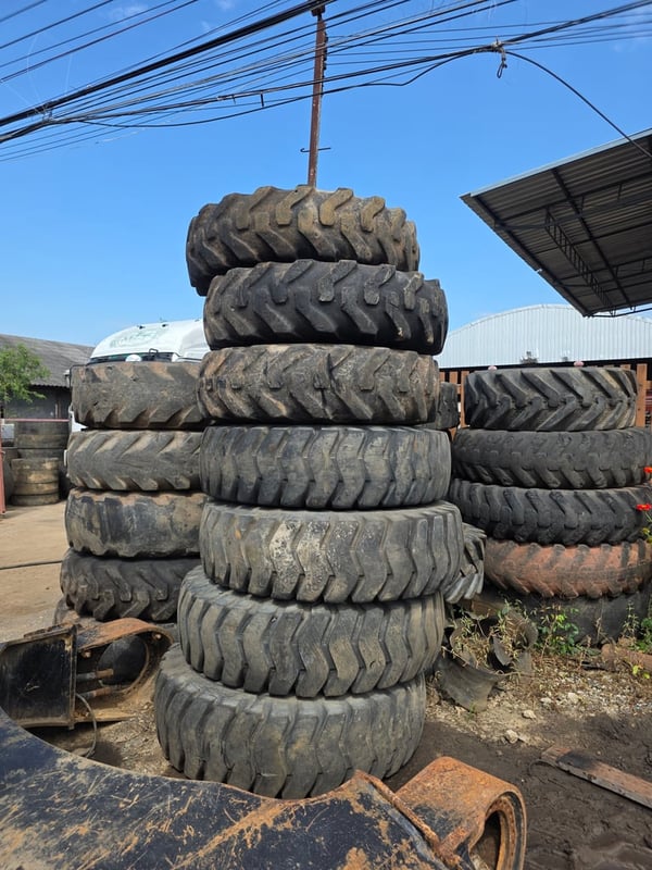 ขายยางรถตักพร้อมกะทะ 14.00-24.00