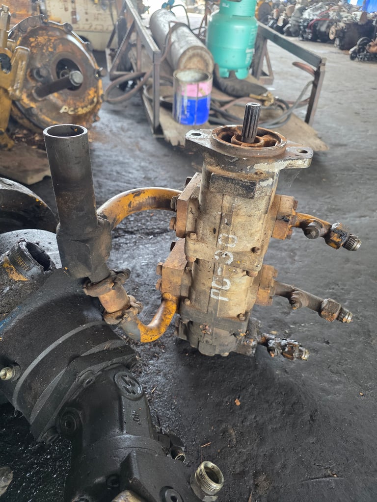 ขายปั้มแม็คโคร3ตอน 12ฟัน ถอดลงจากpc30-2