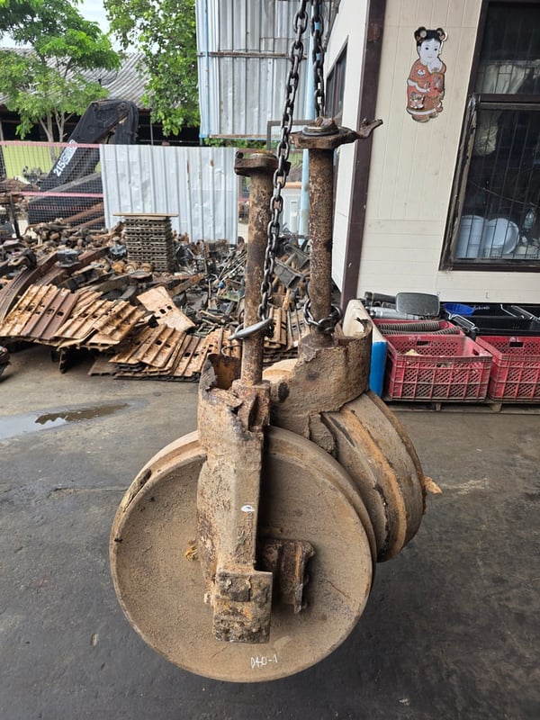 ขายล้อนำแทรคเตอร์Komatsu d40-1 ขายล้อนำแทรคเตอร์Komatsu d40-1