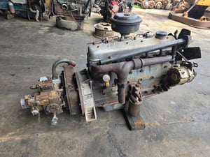 ขายเครื่องhino ec100 ปั้มกาวานา