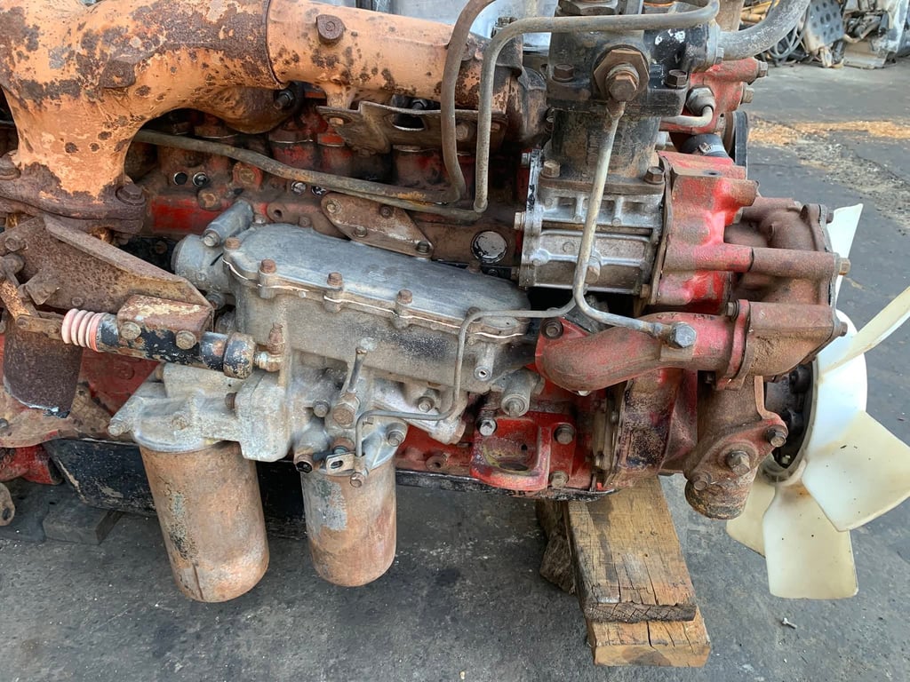 ขายเครื่องHINO EM100  220แรง พร้อมใช้งาน