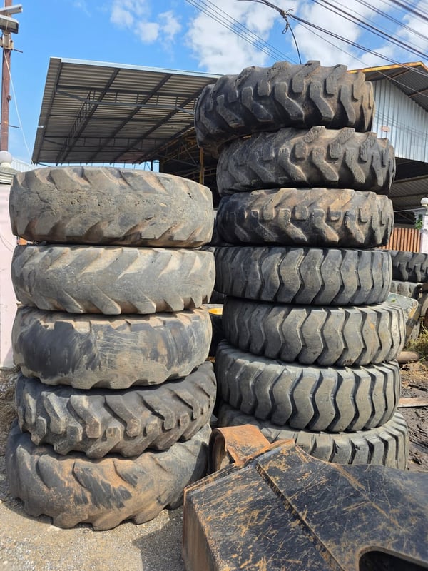 ขายยางรถตักพร้อมกะทะ 14.00-24.00