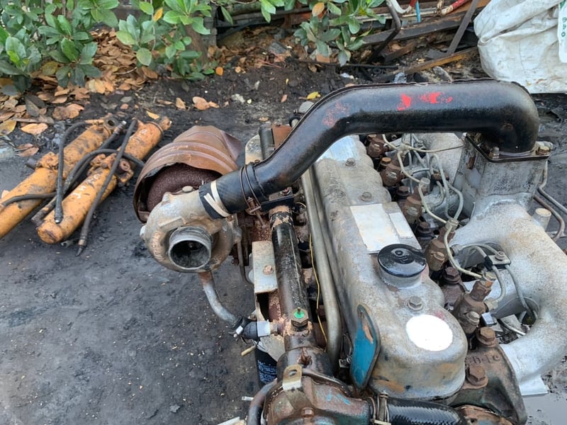 ขายเครื่องนิสสันfd6-t 175แรง สอบถามได้คะ