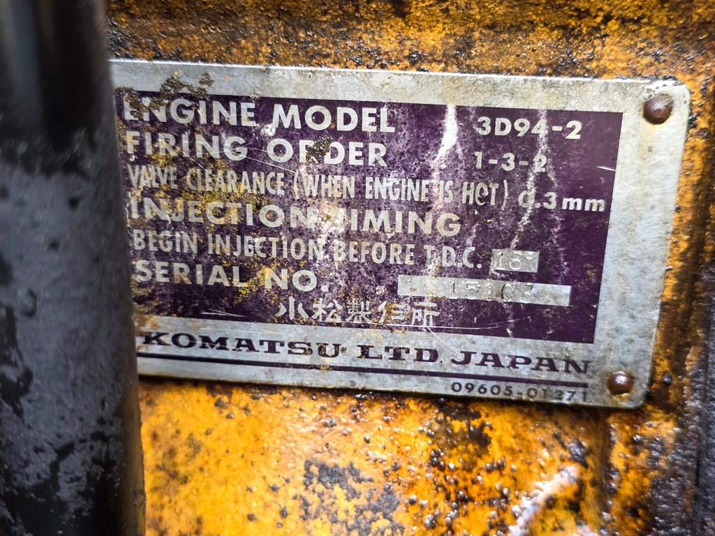 ขายเครื่องแม็คโครkomatsu 3d94-2