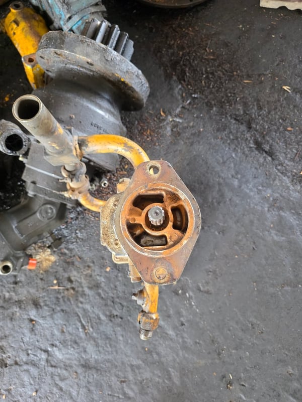 ขายปั้มแม็คโคร3ตอน 12ฟัน ถอดลงจากpc30-2