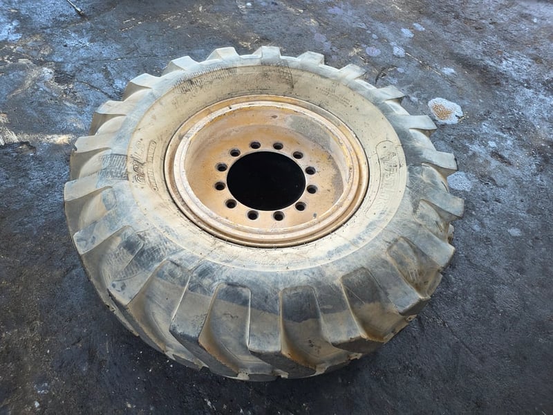 ขายกระทะพร้อมยางรถตัก