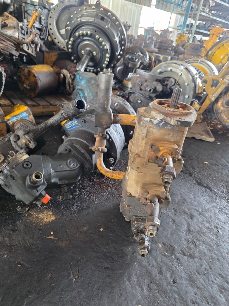 ขายปั้มแม็คโคร3ตอน 12ฟัน ถอดลงจากpc30-2