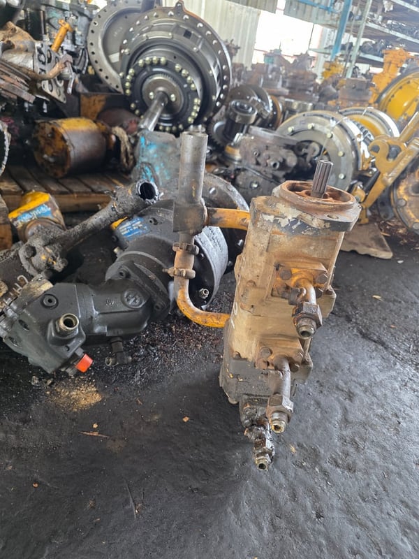 ขายปั้มแม็คโคร3ตอน 12ฟัน ถอดลงจากpc30-2