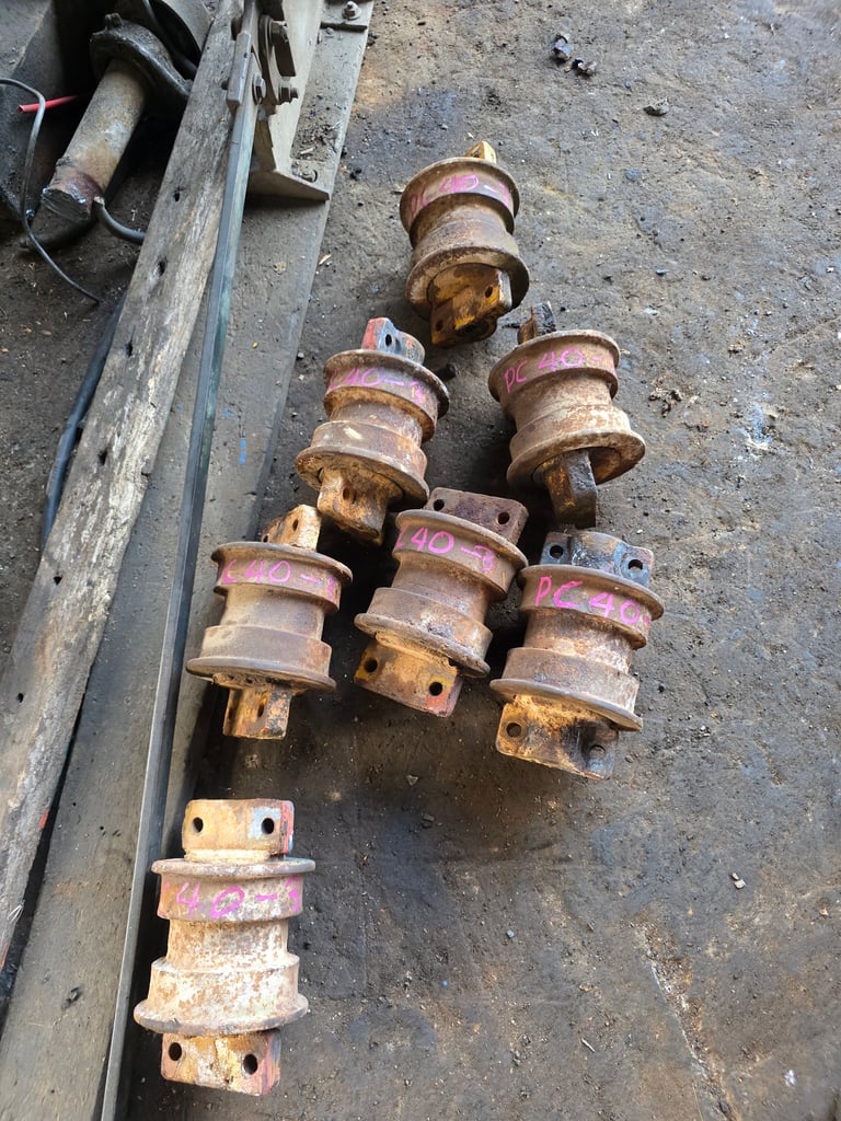 ขายโรลเล่อร์แม็คโครkomatsu pc40-3