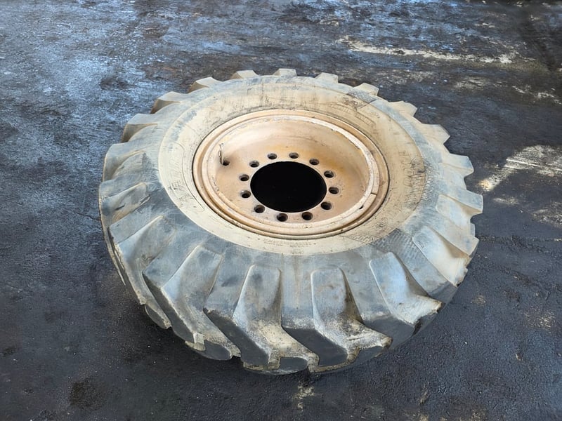 ขายกระทะพร้อมยางรถตัก