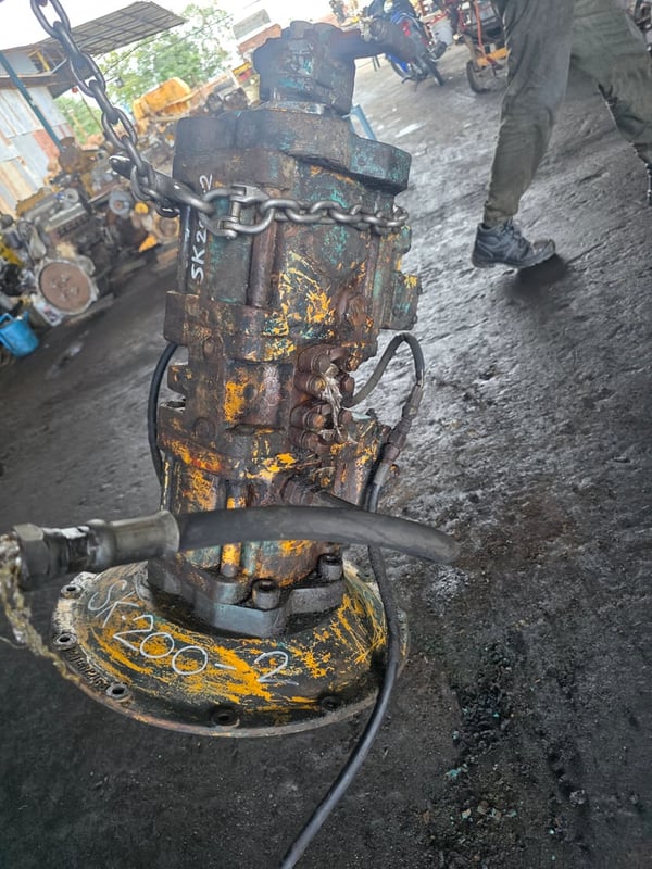 ขายปั้มแม็คโคร kobelco sk200-2 ขายปั้มแม็คโคร kobelco sk200-2